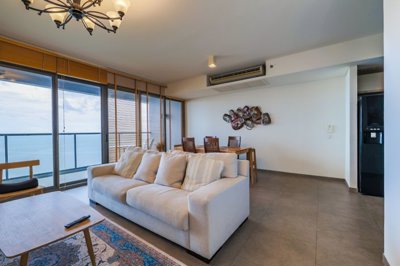 zire-wongamat-living-room1