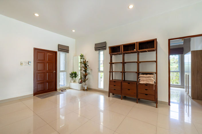 Image No.5-3 Bed Property for sale