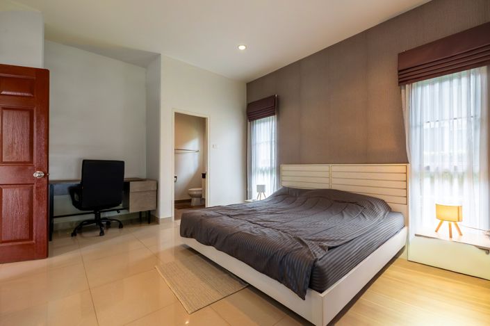 Image No.6-3 Bed Property for sale