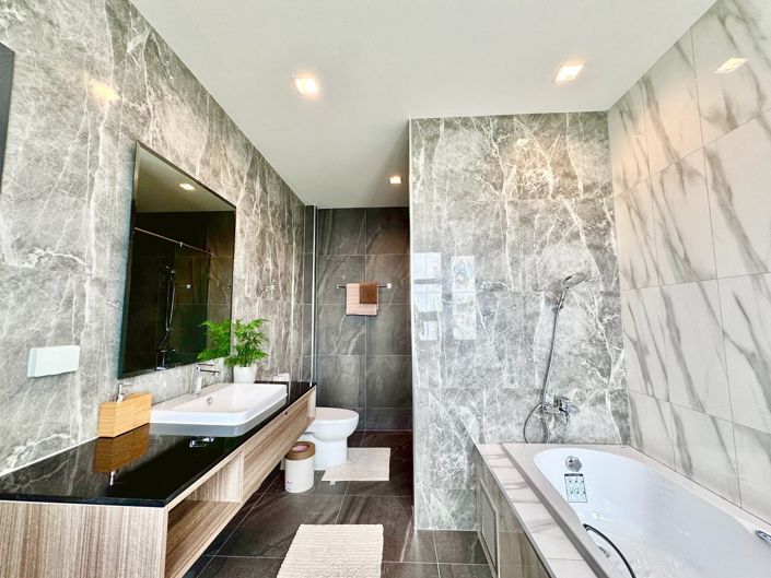 Image No.4-4 Bed Property for sale