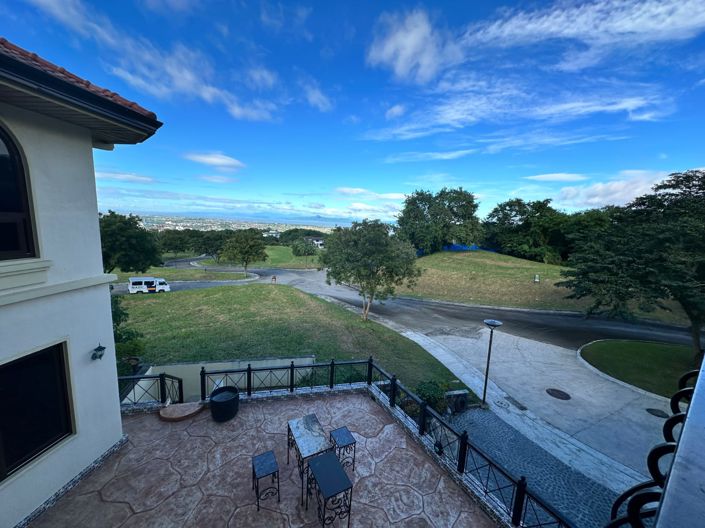 Image No.5-5 Bed Property for sale