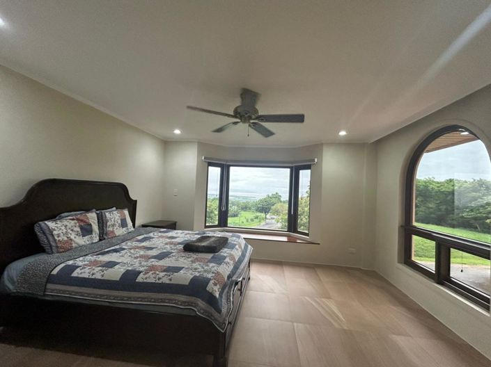 Image No.8-5 Bed Property for sale