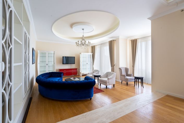 Image No.4-4 Bed Property for sale