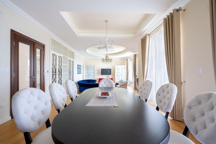 Image No.8-4 Bed Property for sale