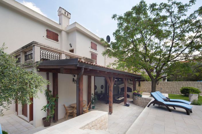 Image No.10-4 Bed Property for sale