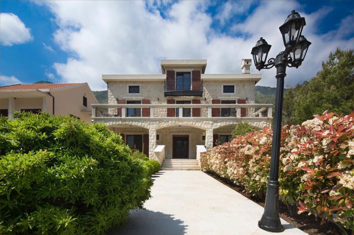 Image No.8-4 Bed Property for sale