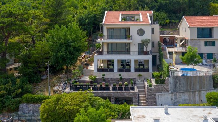 Image No.2-6 Bed Property for sale