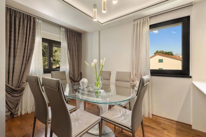 Image No.8-2 Bed Property for sale