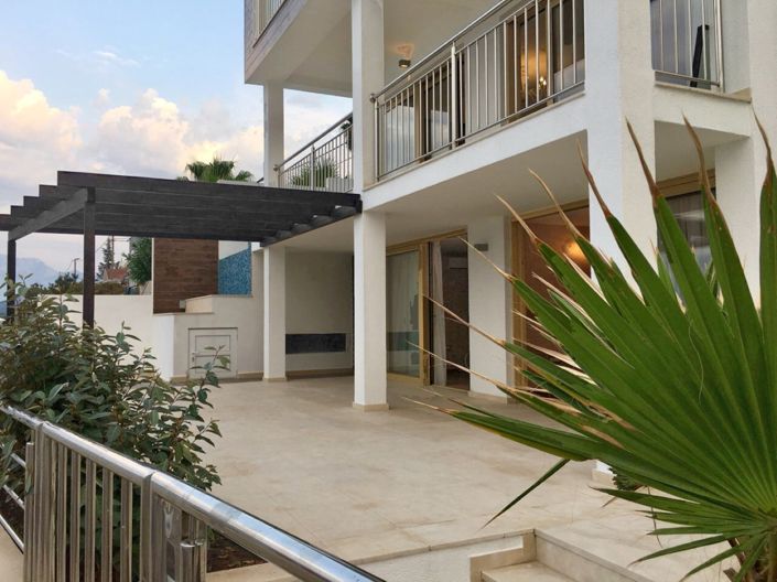 Image No.3-Propriété de 4 chambres à vendre à Tivat