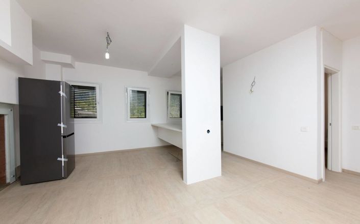 Image No.8-3 Bed Property for sale