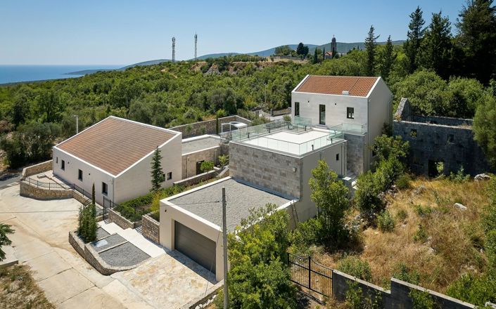 Image No.10-6 Bed Property for sale