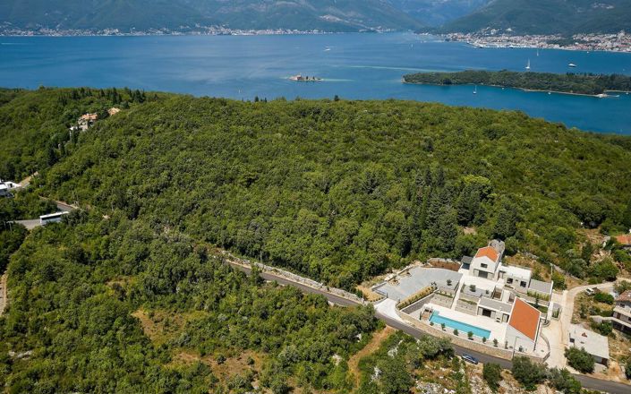 Image No.3-6 Bed Property for sale