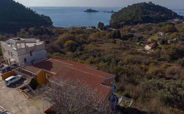 Image No.3-19 Bed Property for sale