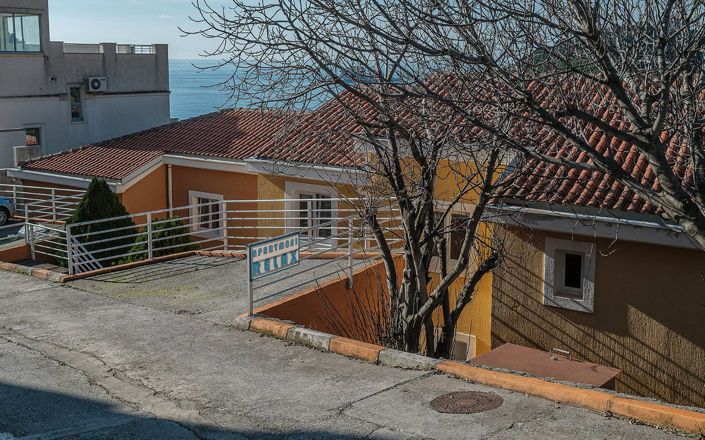 Image No.4-19 Bed Property for sale