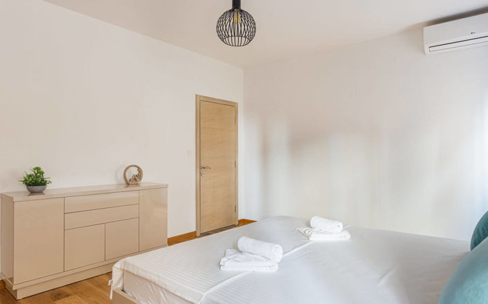 Image No.10-1 Bed Property for sale