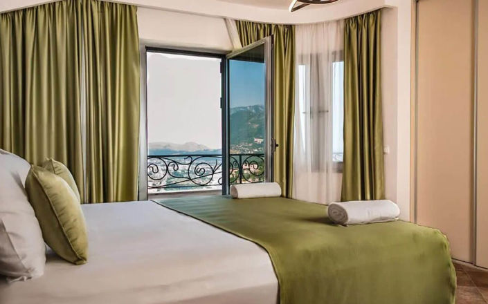 Image No.8-5 Bed Property for sale