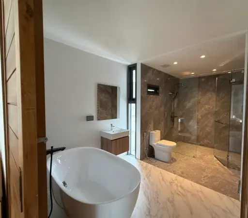 Image No.5-4 Bed Property for sale