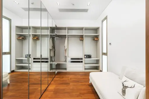 Image No.6-4 Bed Property for sale