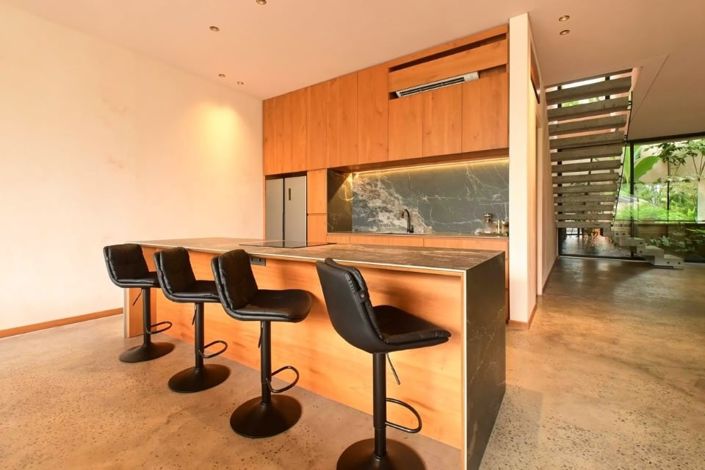 Image No.4-4 Bed Property for sale