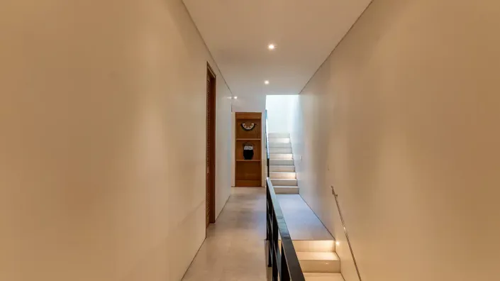 Image No.7-6 Bed Property for sale