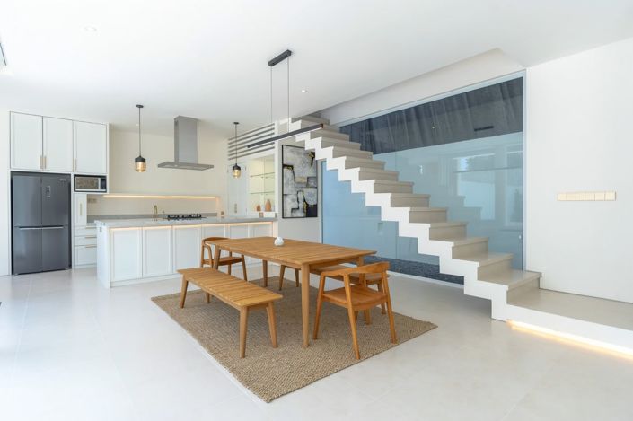 Image No.4-4 Bed Property for sale