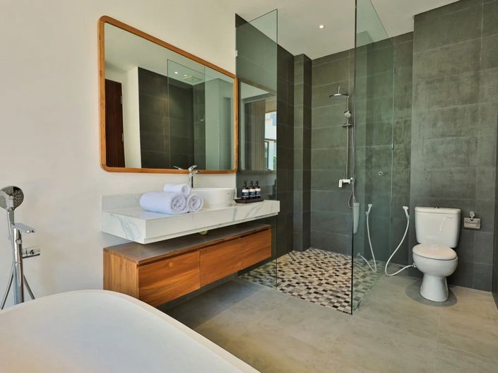 Image No.10-3 Bed Property for sale