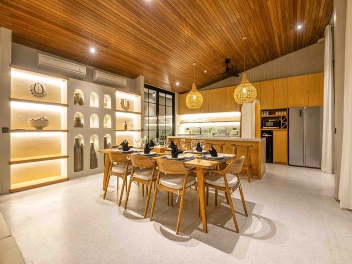 Image No.2-5 Bed Property for sale