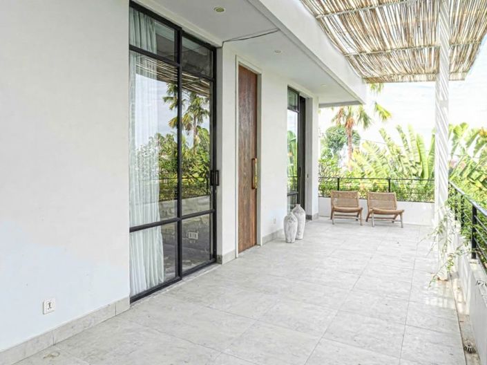 Image No.2-5 Bed Property for sale