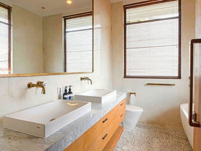 Image No.5-5 Bed Property for sale