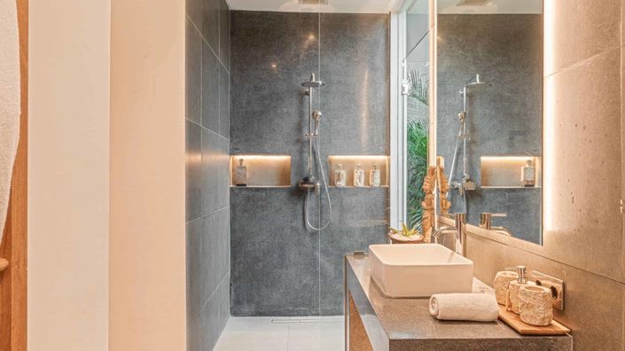 Image No.7-6 Bed Property for sale