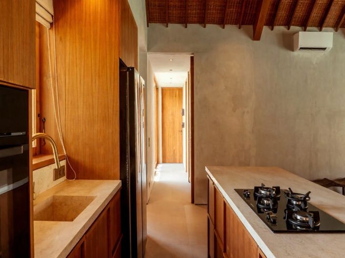 Image No.4-4 Bed Property for sale