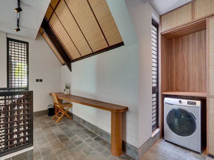 Image No.8-5 Bed Property for sale