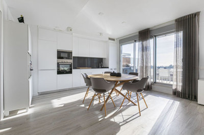 10-bb915d1cb19341576dcdc994b81ab9c5