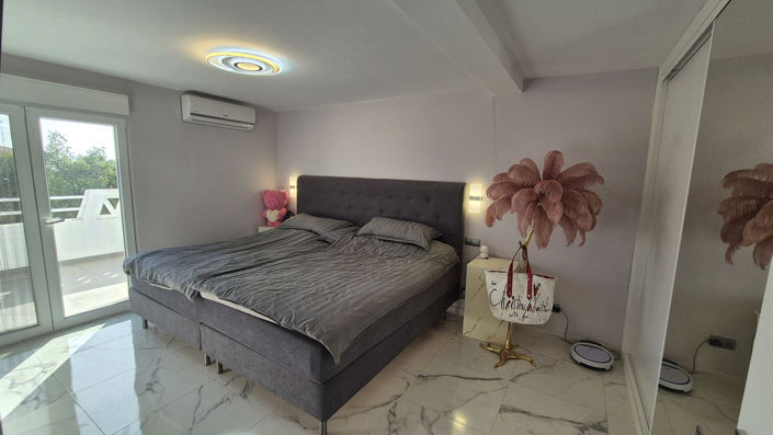 Image No.15-4 Bed Townhouse for sale