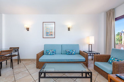 11-20939a0134ad724a8cb2a801094d15a4