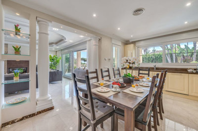 8-e64a9055bba3e77ac8aca3b893cdf826