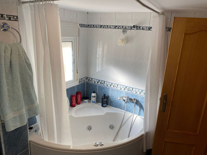 Image No.17-4 Bed Apartment for sale