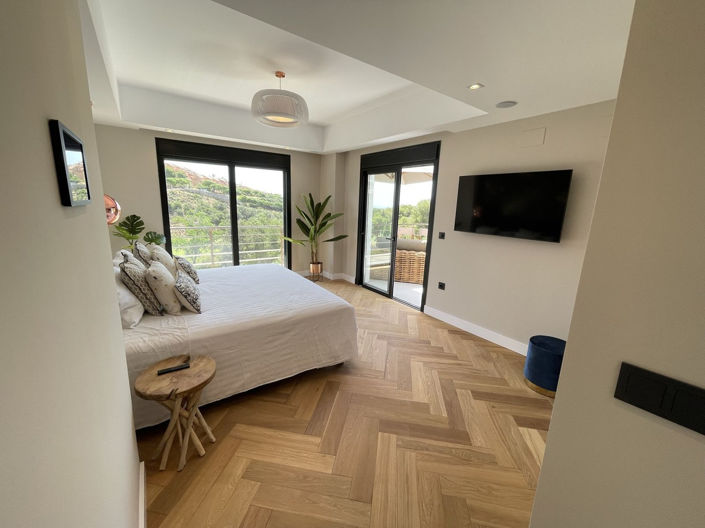 Image No.9-7 Bed Villa for sale