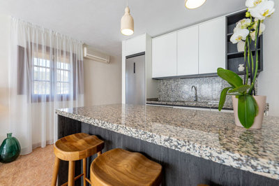 10-bb915d1cb19341576dcdc994b81ab9c5