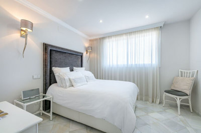 10-bb915d1cb19341576dcdc994b81ab9c5