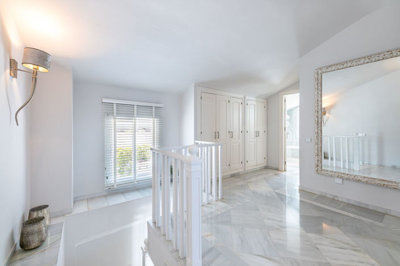 11-20939a0134ad724a8cb2a801094d15a4