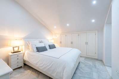 12-53013098fcab6c38b1379cd33298e050