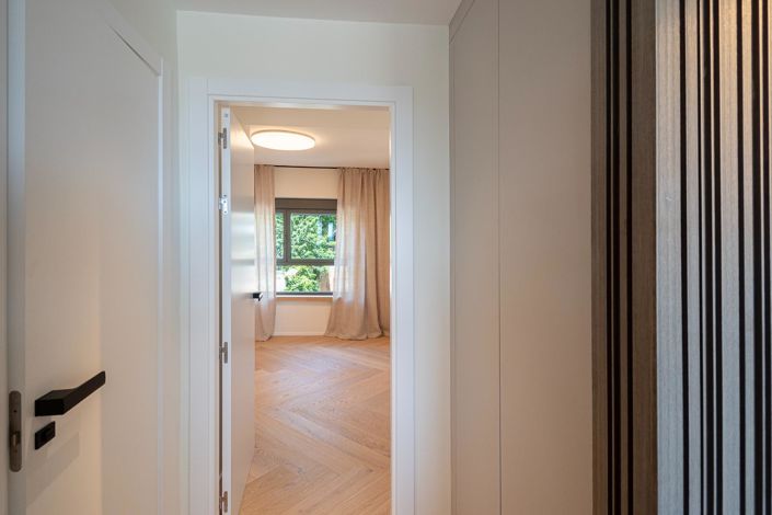 Image No.24-4 Bed Flat for sale