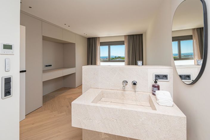 Image No.28-4 Bed Flat for sale