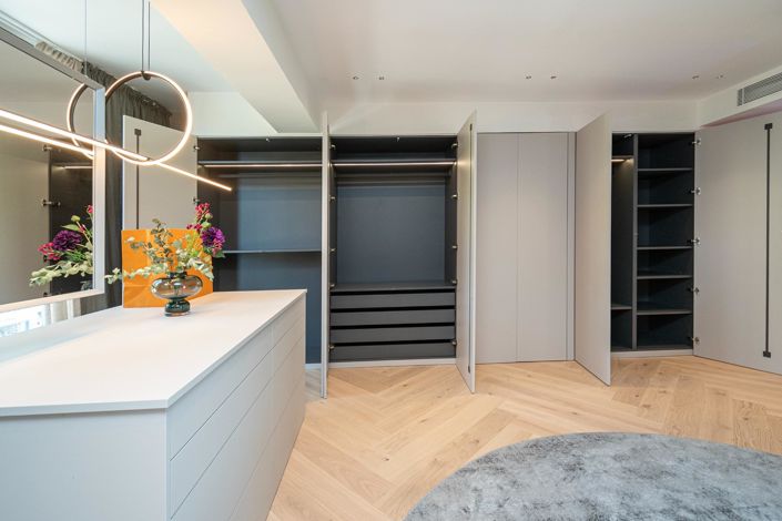 Image No.41-4 Bed Flat for sale