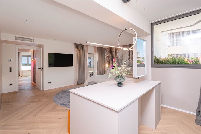 Image No.42-4 Bed Flat for sale