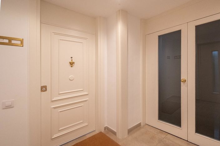 Image No.47-4 Bed Flat for sale