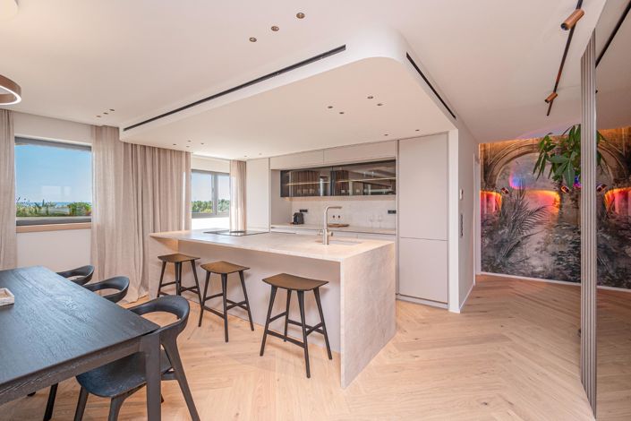 Image No.8-4 Bed Flat for sale