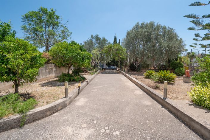 Image No.13-4 Bed Property for sale