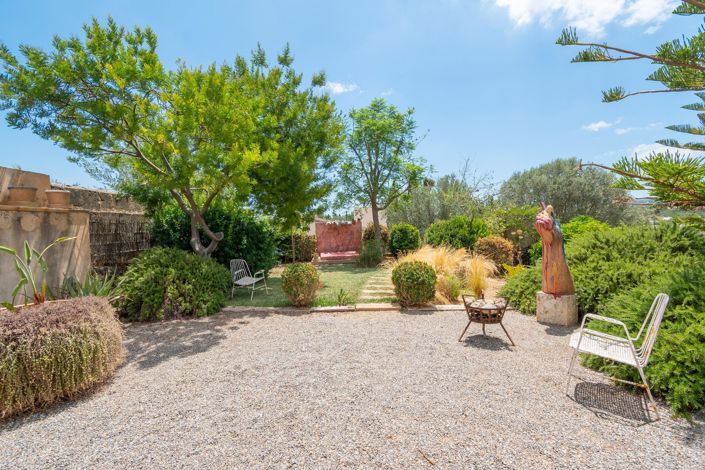 Image No.19-4 Bed Property for sale